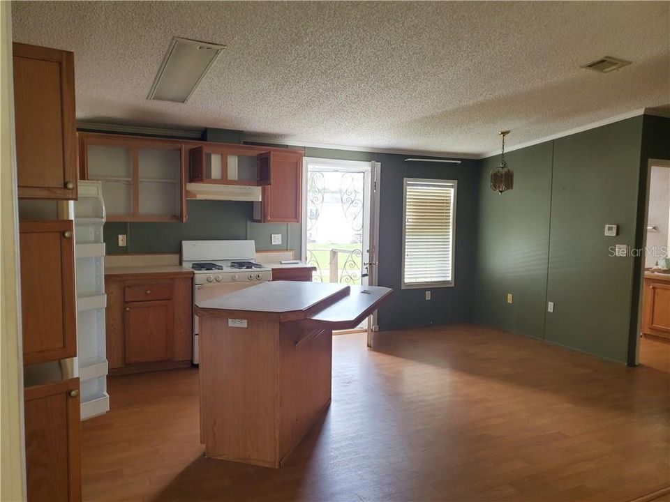 Recently Sold: $80,000 (2 beds, 2 baths, 1092 Square Feet)