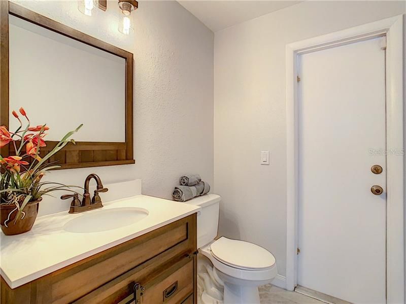The 1/2 bath has easy access to the pool.