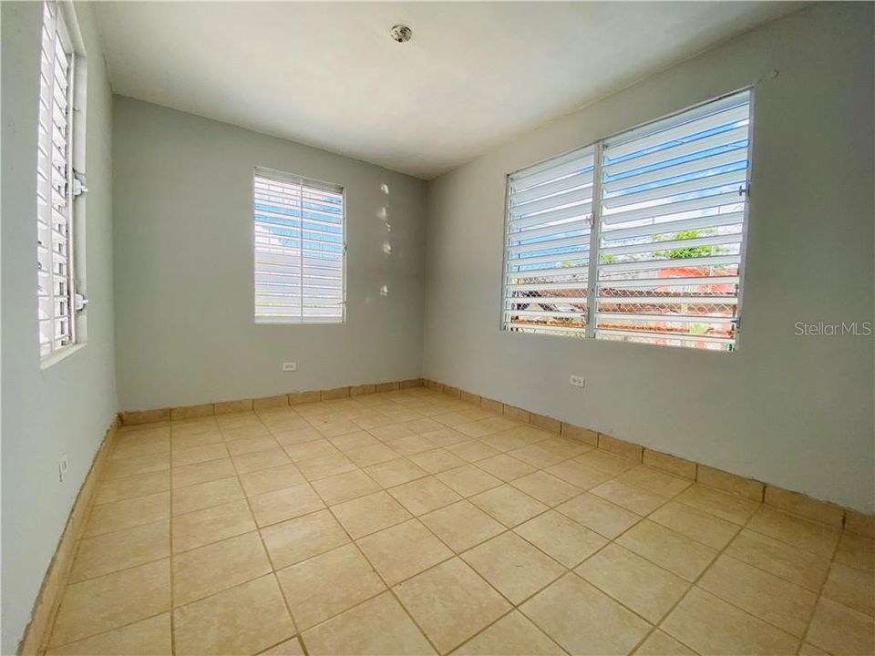 Vendido Recientemente: $124,500 (3 camas, 2 baños, 1150 Pies cuadrados)