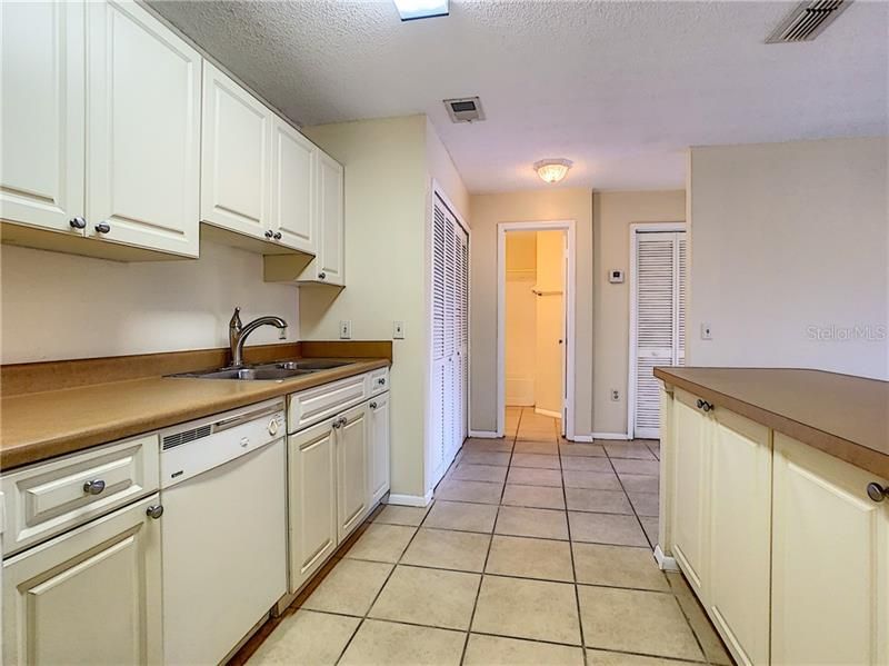 Recently Sold: $84,900 (1 beds, 1 baths, 700 Square Feet)