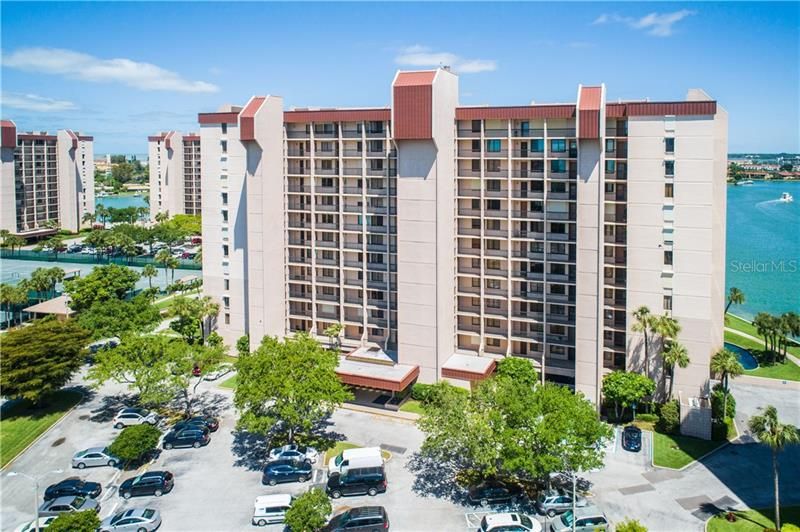 Recently Sold: $320,000 (2 beds, 2 baths, 1270 Square Feet)