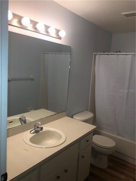 Recently Rented: $1,300 (2 beds, 2 baths, 1214 Square Feet)