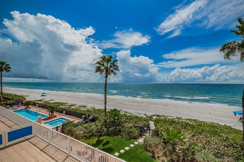 Recently Sold: $1,295,000 (3 beds, 3 baths, 2227 Square Feet)
