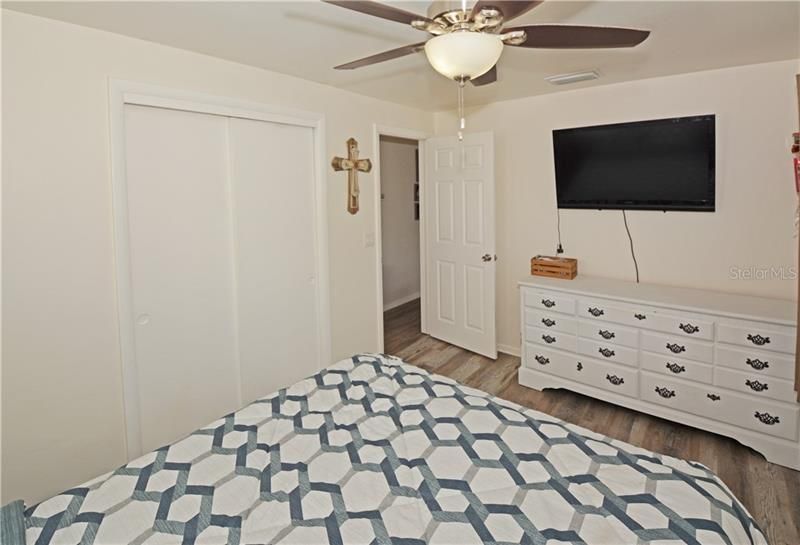 Recently Sold: $200,000 (2 beds, 1 baths, 840 Square Feet)