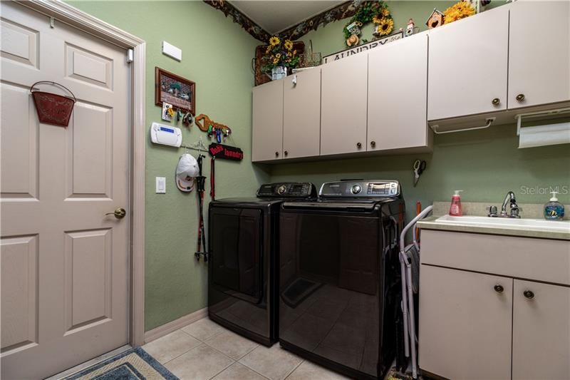 Recently Sold: $325,000 (3 beds, 2 baths, 2527 Square Feet)