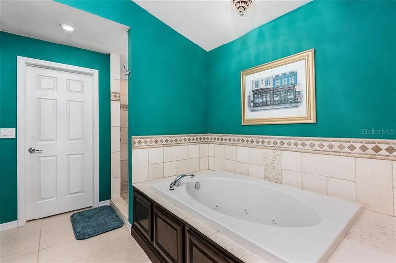 Recently Sold: $310,000 (2 beds, 2 baths, 1507 Square Feet)