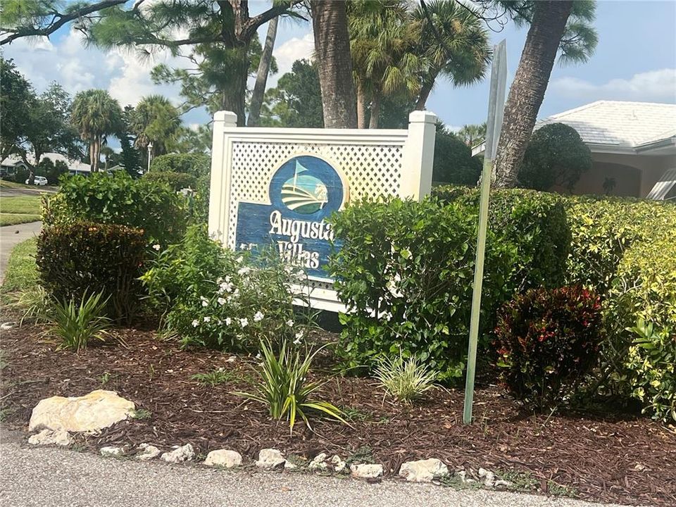 For Rent: $3,400 (2 beds, 2 baths, 1175 Square Feet)