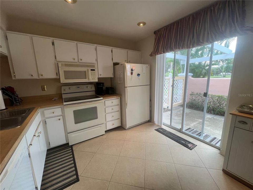 For Rent: $3,400 (2 beds, 2 baths, 1175 Square Feet)