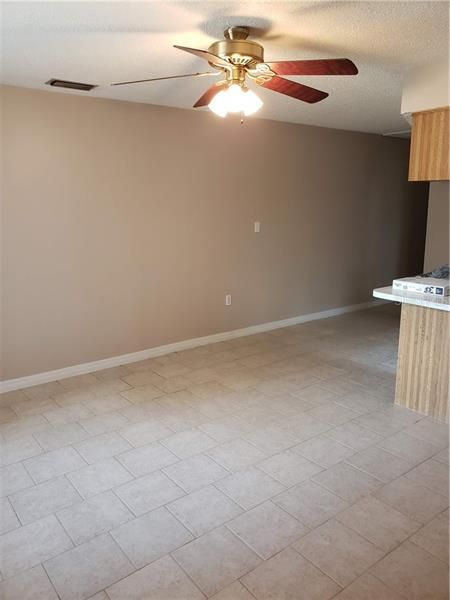 Recently Rented: $875 (2 beds, 1 baths, 882 Square Feet)