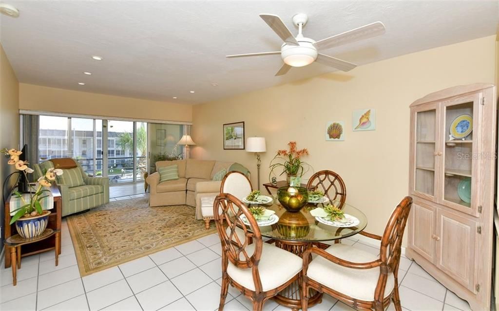 Recently Sold: $249,000 (1 beds, 1 baths, 747 Square Feet)