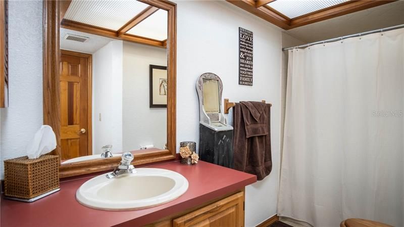 最近售出: $350,000 (3 贝兹, 2 浴室, 1950 平方英尺)