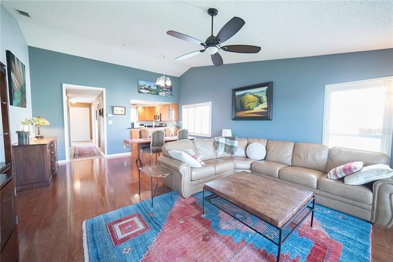 Recently Sold: $250,000 (2 beds, 2 baths, 1300 Square Feet)