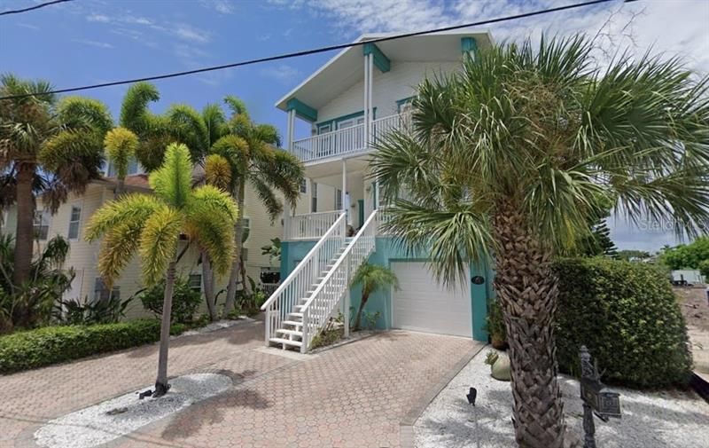 Recently Sold: $820,000 (3 beds, 3 baths, 2500 Square Feet)
