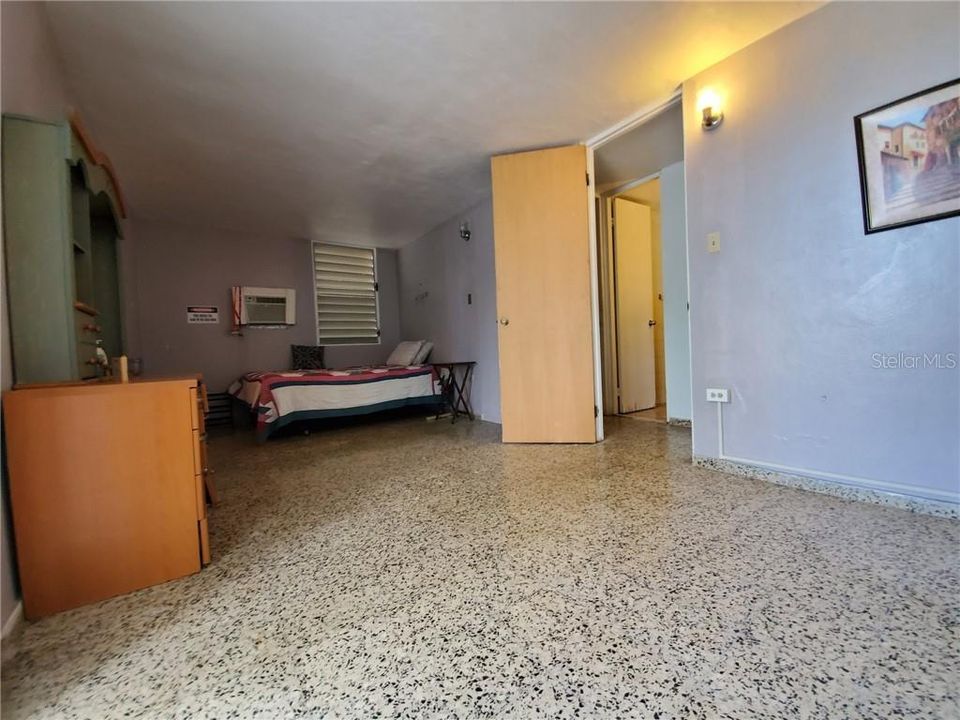 Vendido Recientemente: $124,900 (4 camas, 2 baños, 1792 Pies cuadrados)