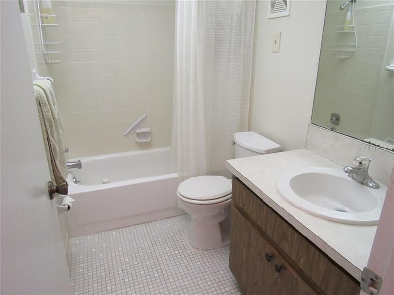 最近售出: $134,900 (2 贝兹, 2 浴室, 1050 平方英尺)