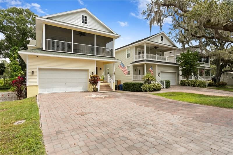 Recently Sold: $599,000 (3 beds, 2 baths, 2648 Square Feet)