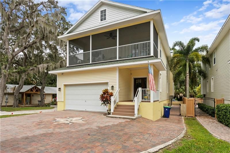 Recently Sold: $599,000 (3 beds, 2 baths, 2648 Square Feet)