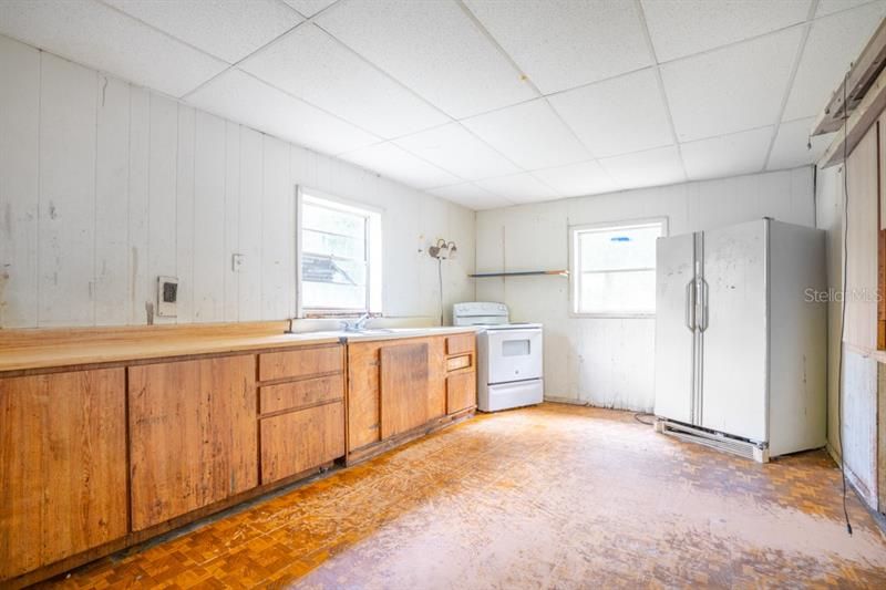 Recently Sold: $115,000 (3 beds, 2 baths, 1338 Square Feet)