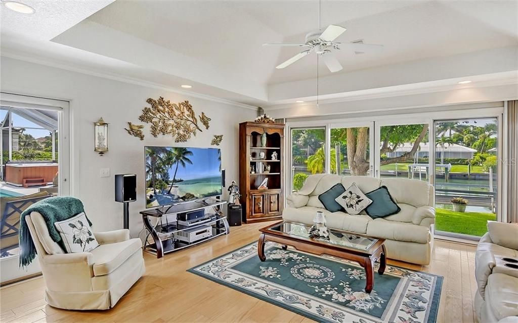 Recently Sold: $1,950,000 (3 beds, 2 baths, 2816 Square Feet)