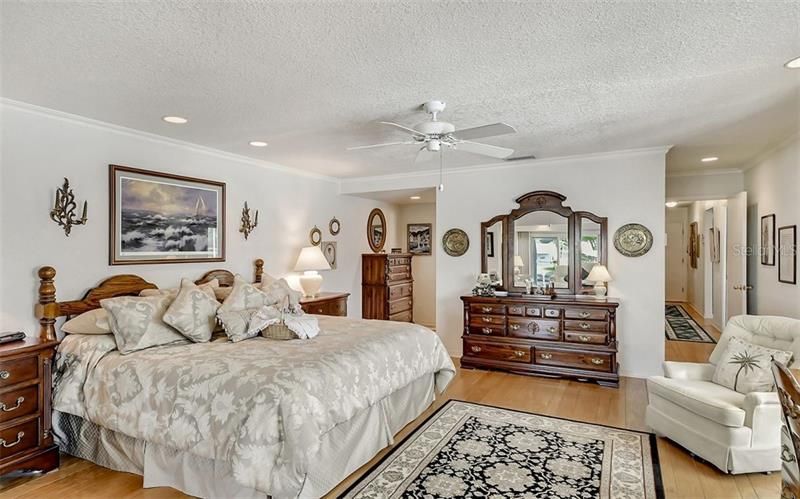 Recently Sold: $1,950,000 (3 beds, 2 baths, 2816 Square Feet)