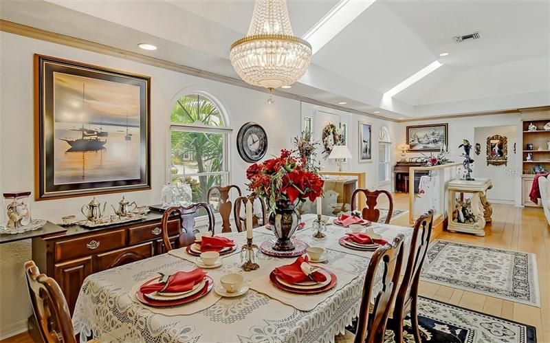 Recently Sold: $1,950,000 (3 beds, 2 baths, 2816 Square Feet)