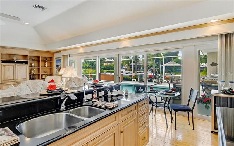 Recently Sold: $1,950,000 (3 beds, 2 baths, 2816 Square Feet)