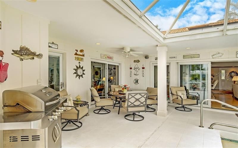 Recently Sold: $1,950,000 (3 beds, 2 baths, 2816 Square Feet)