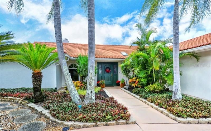 Recently Sold: $1,950,000 (3 beds, 2 baths, 2816 Square Feet)