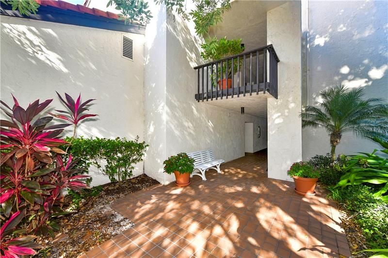 Recently Sold: $300,000 (2 beds, 2 baths, 1214 Square Feet)