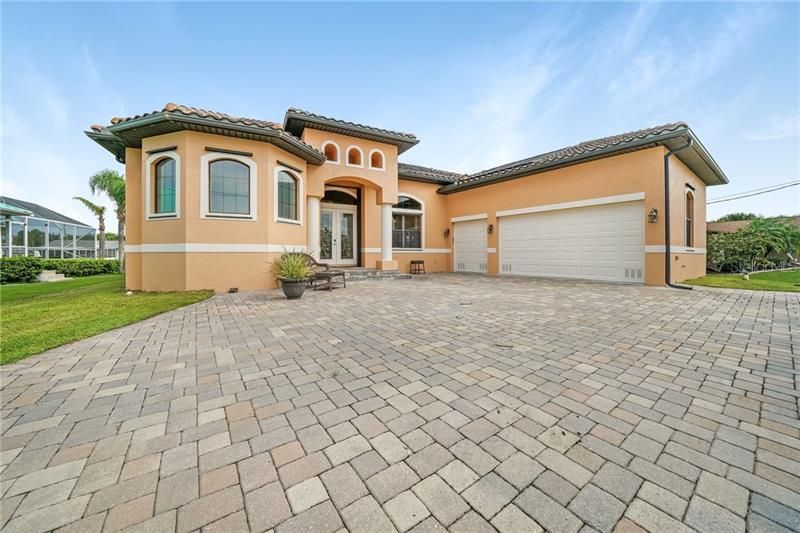 Recently Sold: $599,900 (3 beds, 3 baths, 2361 Square Feet)