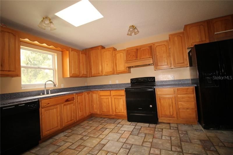 Recently Rented: $2,295 (3 beds, 2 baths, 3825 Square Feet)