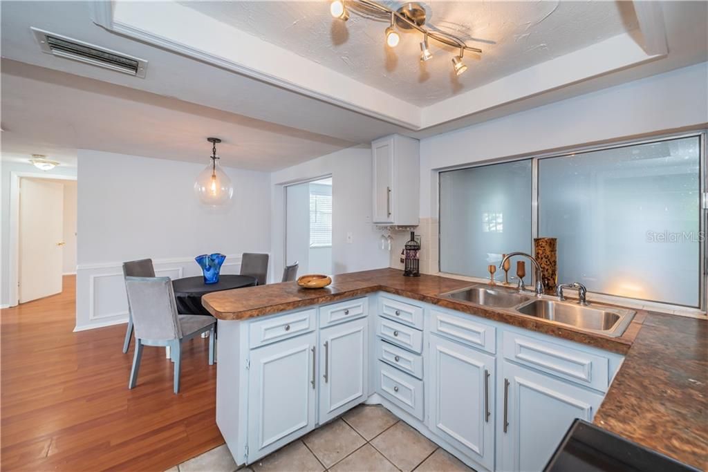 Recently Sold: $185,000 (2 beds, 1 baths, 1068 Square Feet)
