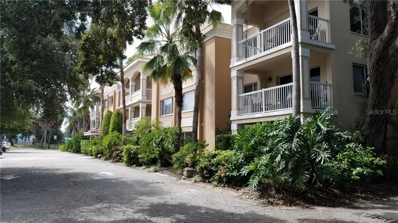 Recently Rented: $2,995 (2 beds, 2 baths, 1075 Square Feet)