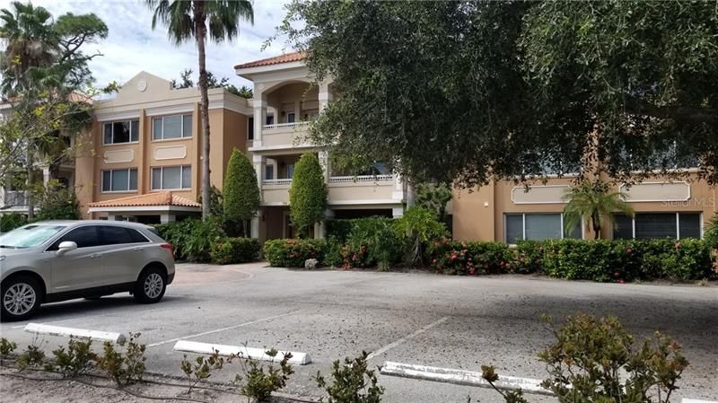 Recently Rented: $2,995 (2 beds, 2 baths, 1075 Square Feet)