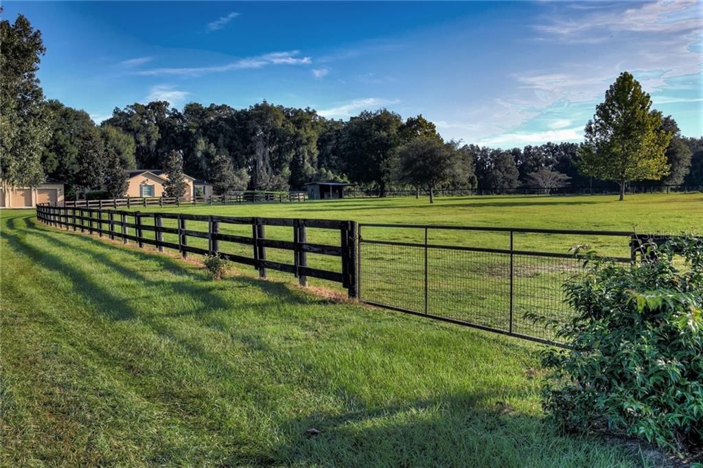 Vendido Recientemente: $699,900 (3 camas, 2 baños, 1911 Pies cuadrados)