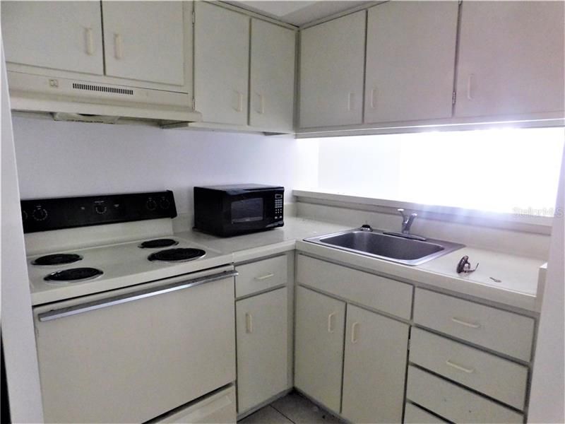 Recently Rented: $725 (1 beds, 1 baths, 420 Square Feet)
