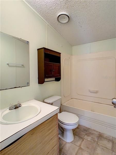 最近售出: $90,000 (3 贝兹, 2 浴室, 1248 平方英尺)