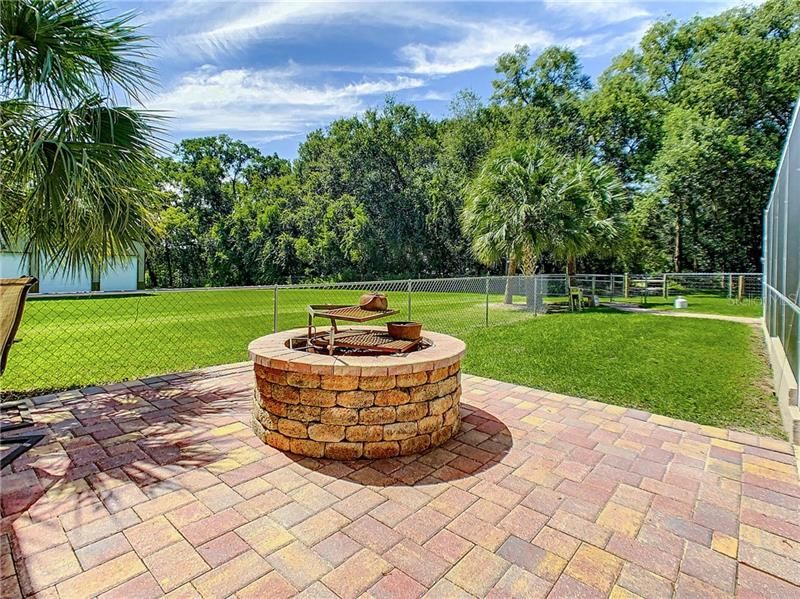 Main Home - Outdoor fire pit - relaxing or entertaining.