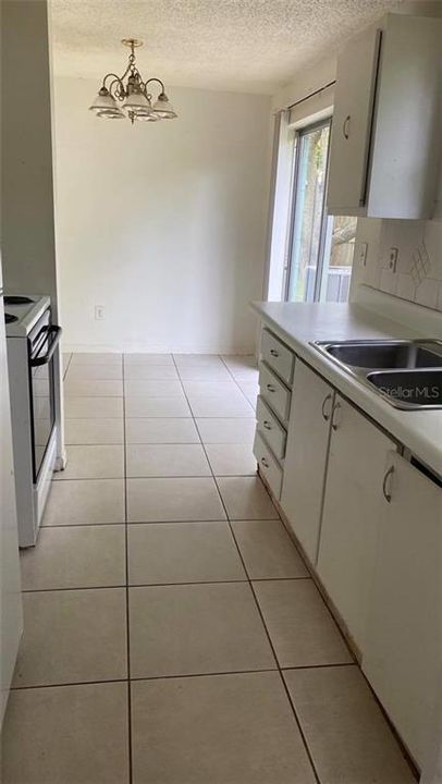 Recently Rented: $950 (2 beds, 1 baths, 880 Square Feet)