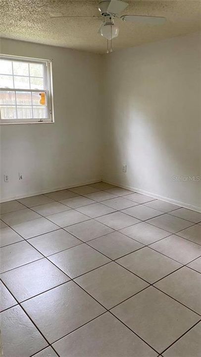 Recently Rented: $950 (2 beds, 1 baths, 880 Square Feet)