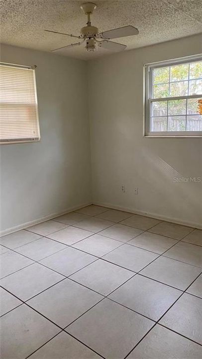 Recently Rented: $950 (2 beds, 1 baths, 880 Square Feet)