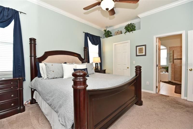 Vendido Recientemente: $429,900 (4 camas, 2 baños, 2012 Pies cuadrados)