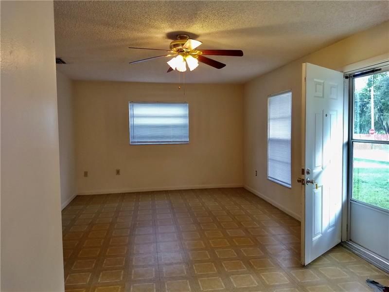 Recently Rented: $1,100 (3 beds, 1 baths, 1092 Square Feet)