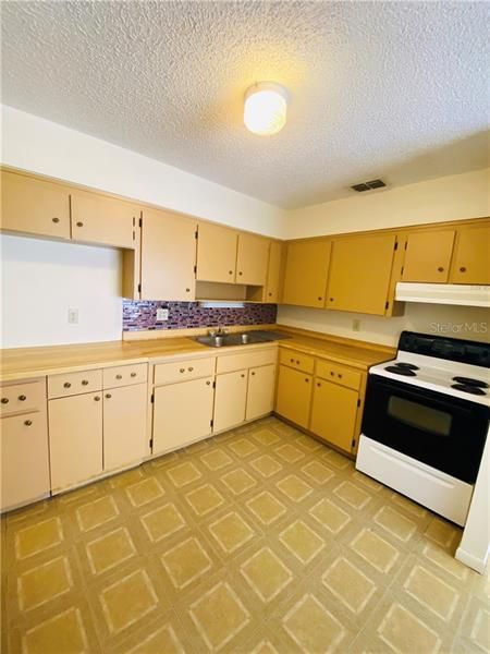 Recently Rented: $1,100 (3 beds, 1 baths, 1092 Square Feet)