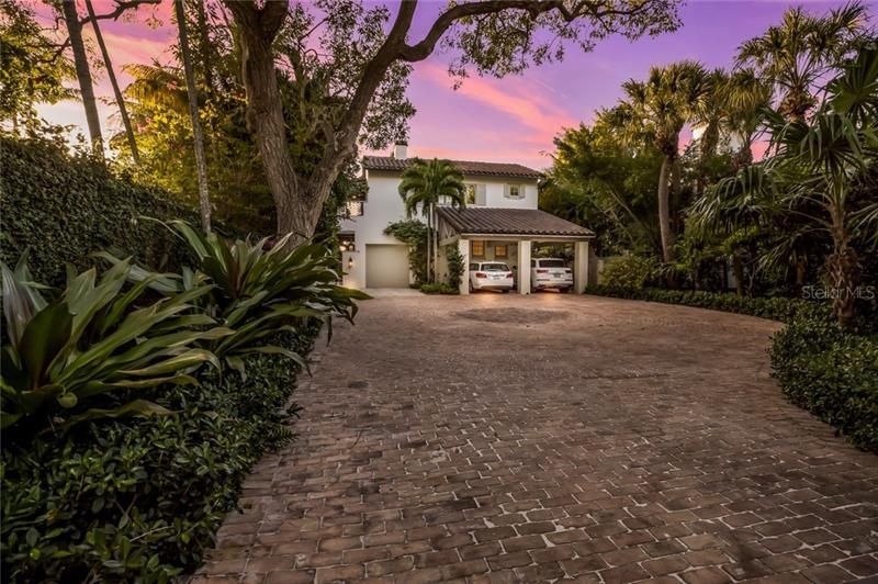 Recently Sold: $9,725,000 (6 beds, 6 baths, 4764 Square Feet)