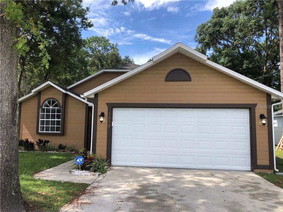 Recently Rented: $1,595 (3 beds, 2 baths, 1488 Square Feet)