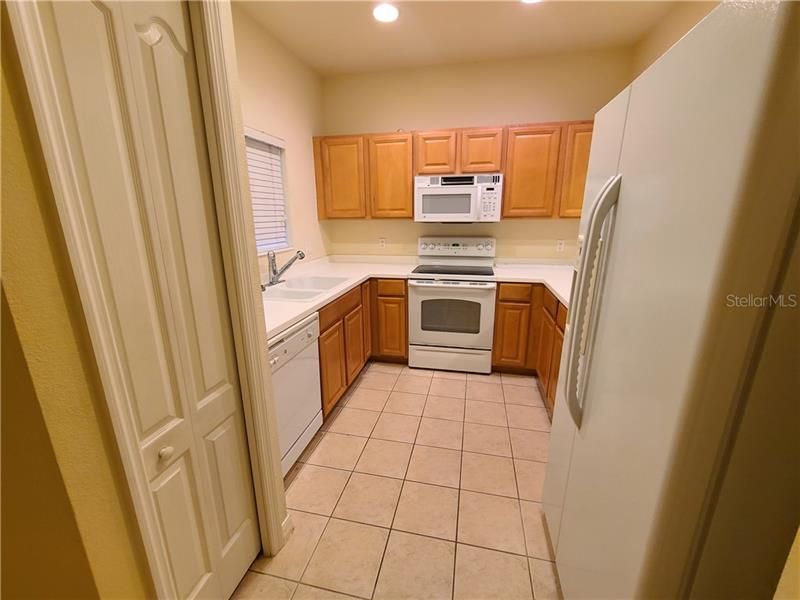 Recently Rented: $1,300 (2 beds, 2 baths, 1429 Square Feet)