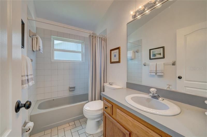 最近售出: $680,000 (3 贝兹, 2 浴室, 2039 平方英尺)