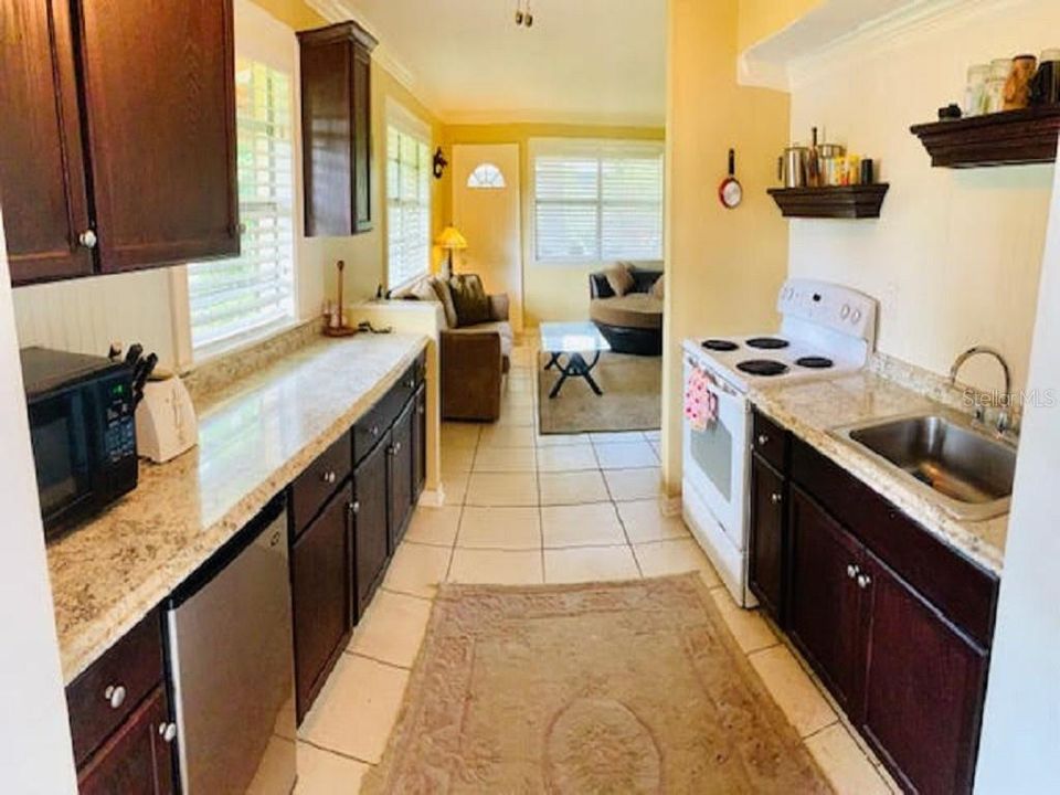 Recently Sold: $105,000 (2 beds, 1 baths, 624 Square Feet)