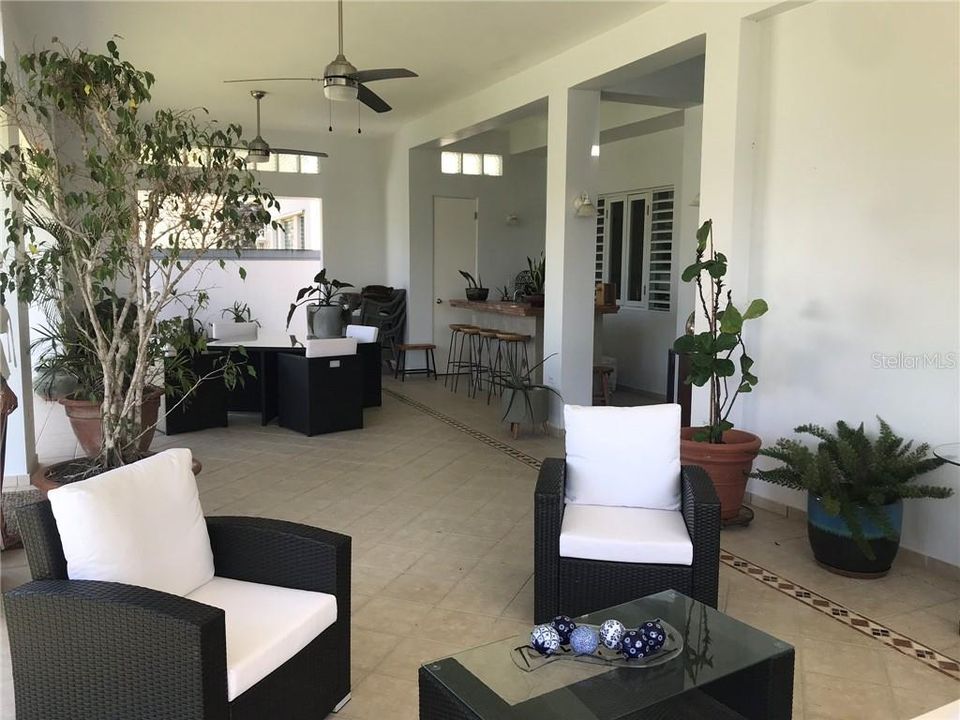 Vendido Recientemente: $560,000 (6 camas, 3 baños, 3288 Pies cuadrados)